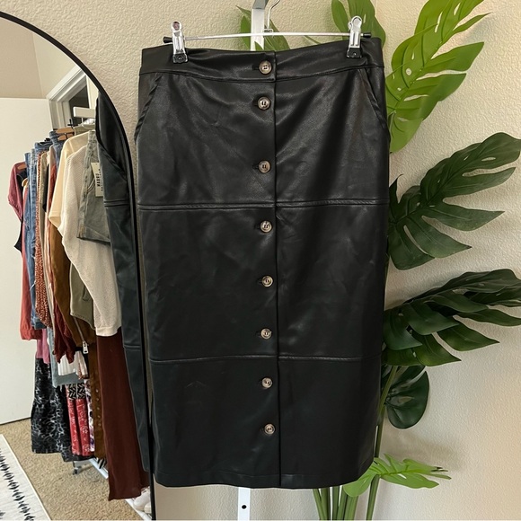 ✨ Free As a Bird Black Faux Leather Midi Skirt M | Edgy Button Front w/ Pockets - Picture 1 of 6